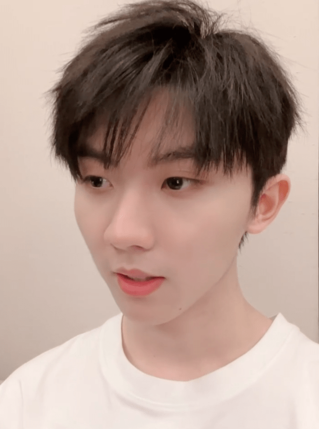 时代少年团马嘉祺深夜晒视频,与粉丝分享近况好暖心_自拍_微博_团队