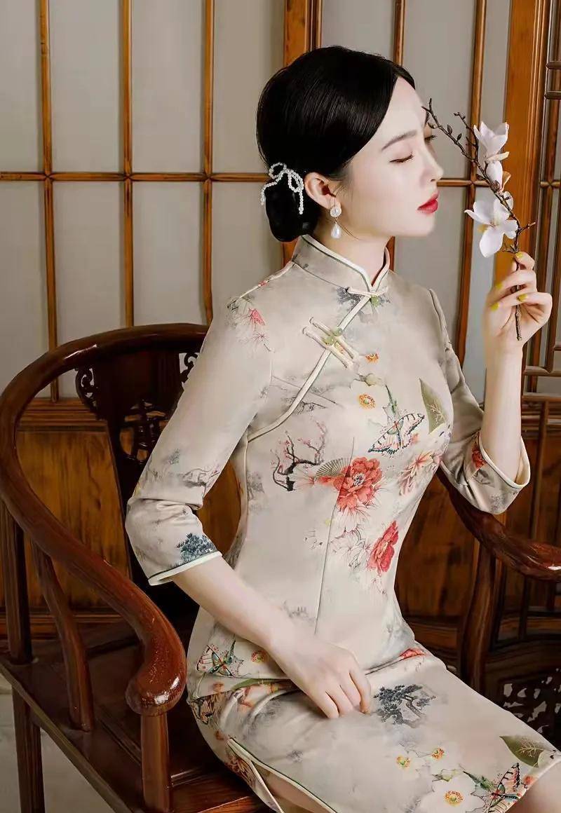 美丽的中国旗袍,漂亮的小家碧玉!它的柔美青春无不令人瞩目!