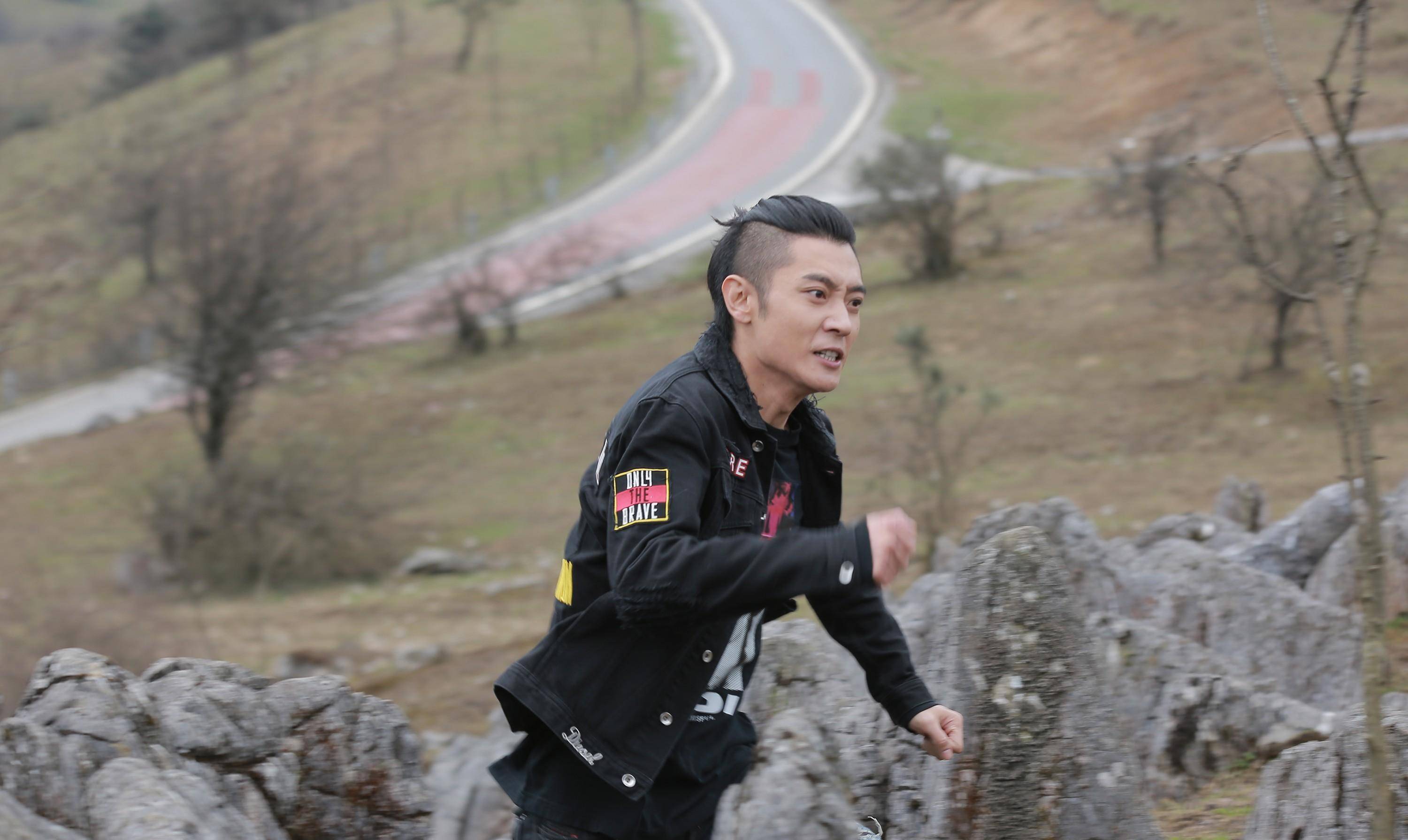 《勇者无惧》热播,张丹峰上演仙女山飙车剧_武隆_毒贩_齐天