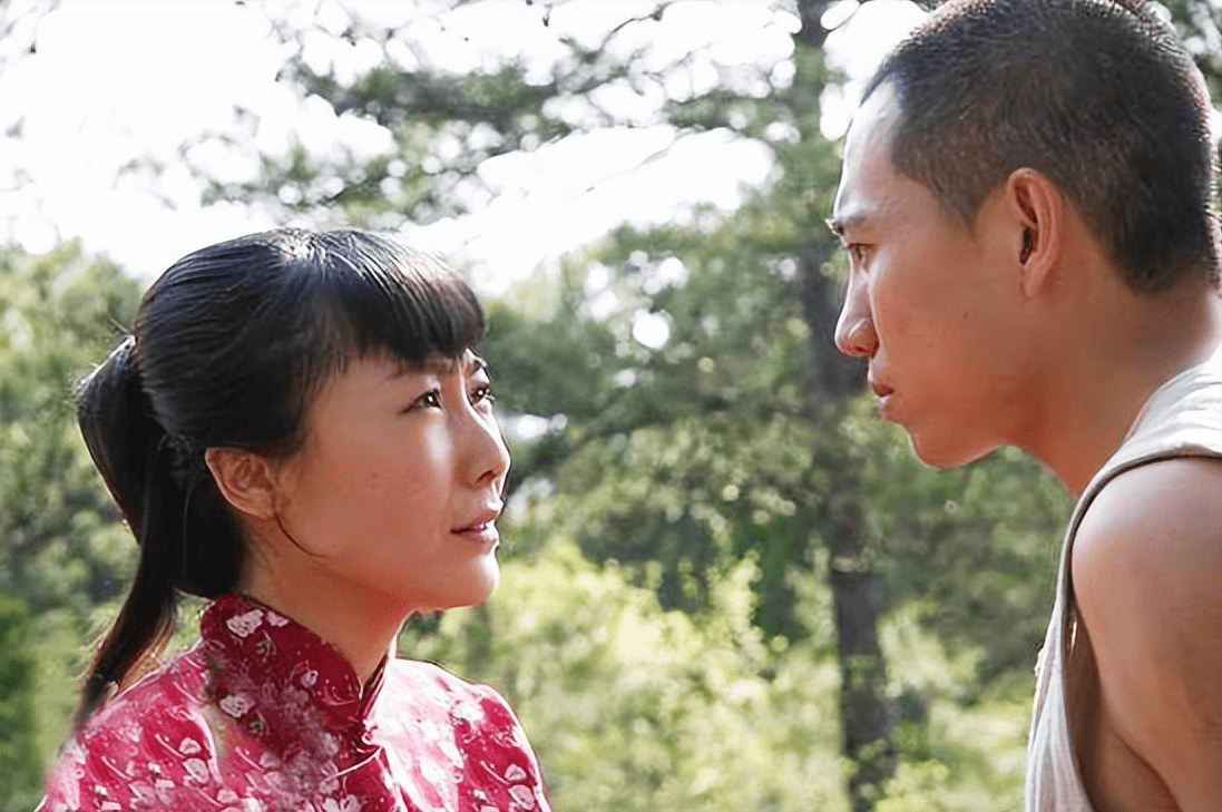 阿斯茹:嫁给瘫痪的谷智鑫,结婚9年生两子,如今一家四口很幸福_作品