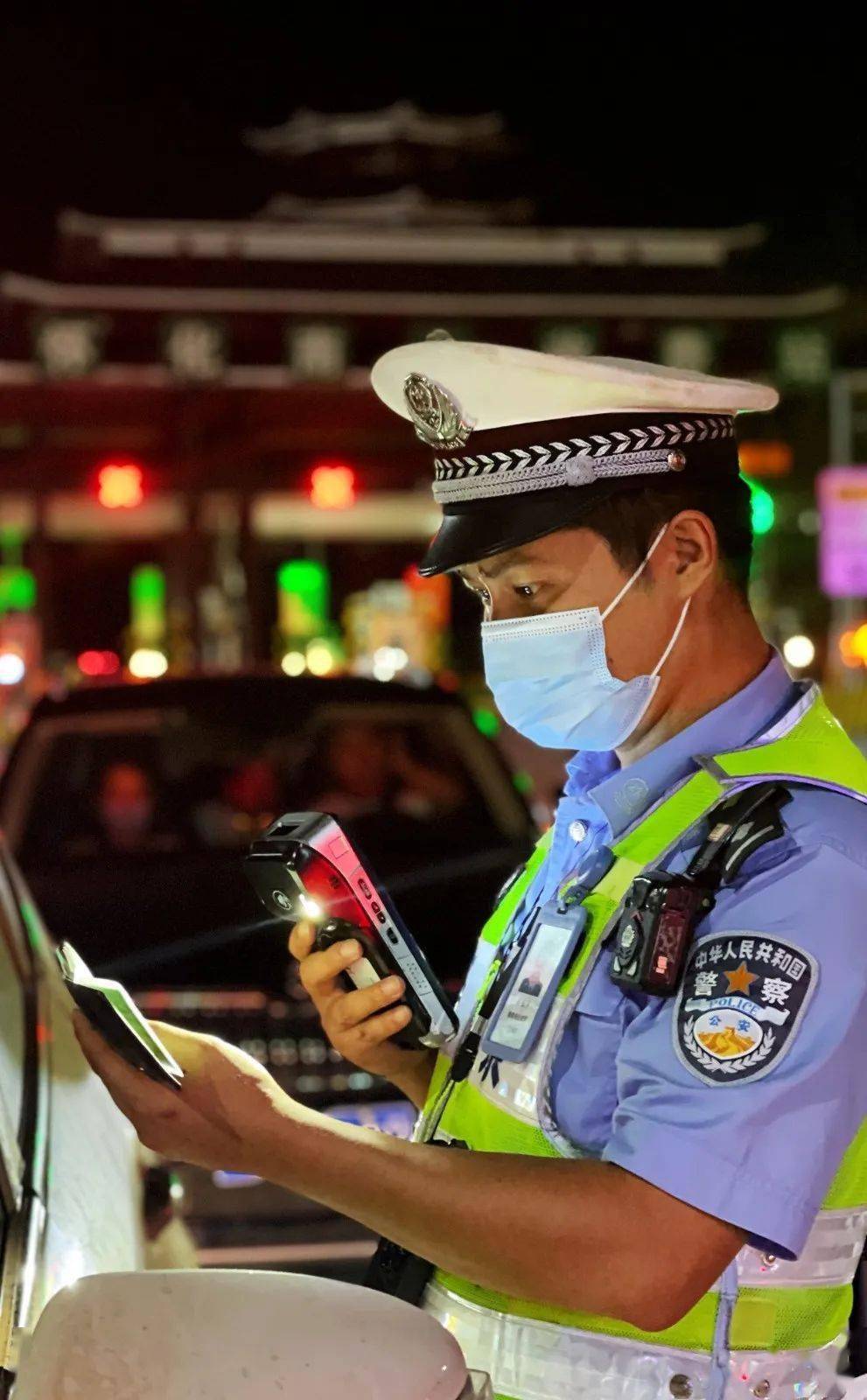 中秋节,湖南高速警察与您一路相伴!