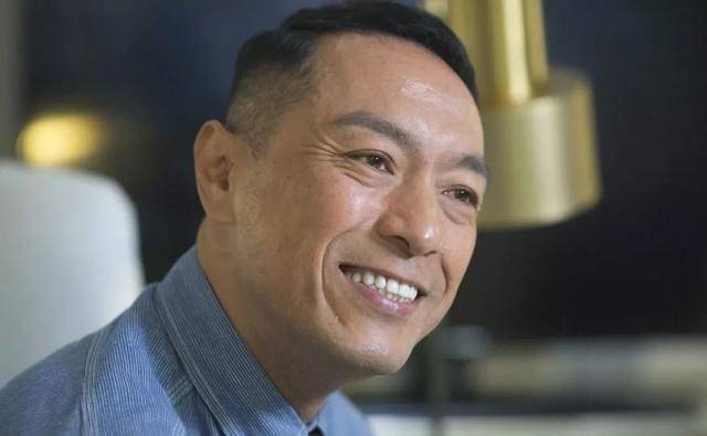 姜皓文成名之路:从收养所长大,为挣钱街头卖艺,如今成大赢家_金慧英