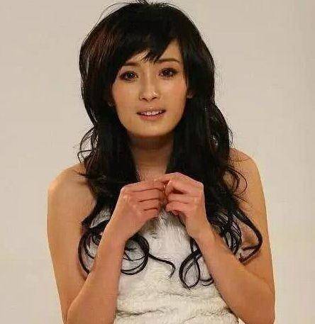 杨幂早年旧照流出,穿着朴素全素颜,有没有整容一目了然!