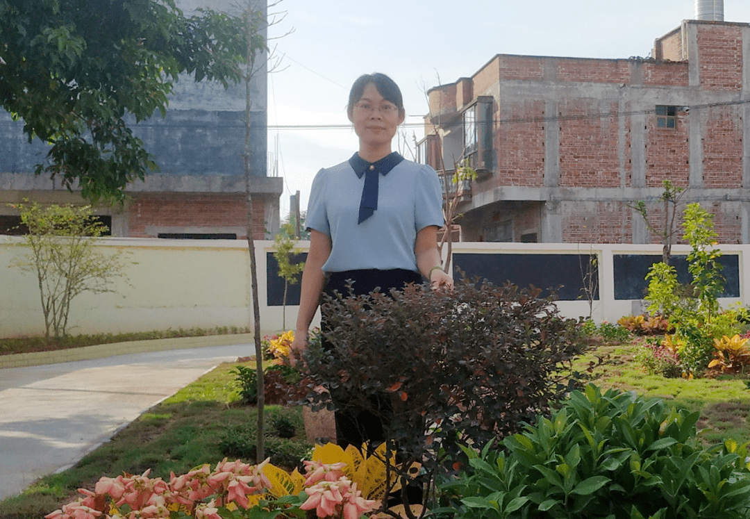 梁海清,中共党员,浦北县江城街道中心小学辅导员,浦北名师,吴维凤名师