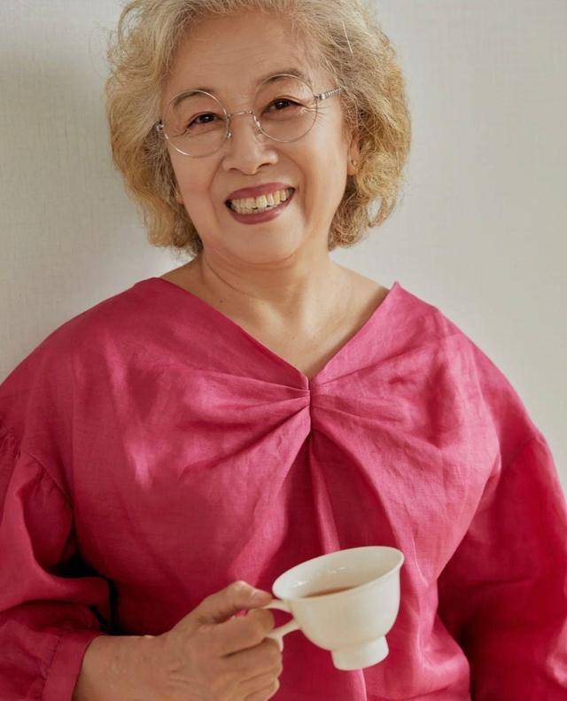 真正优雅老去的女人,都有这4个共同点,比普通人更