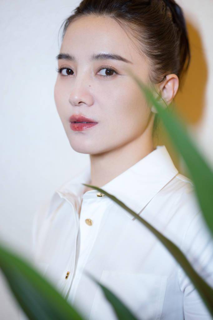 宋佳央视中秋晚会舞台图释出 白裙造型淡雅_央视中秋晚会节目单发布