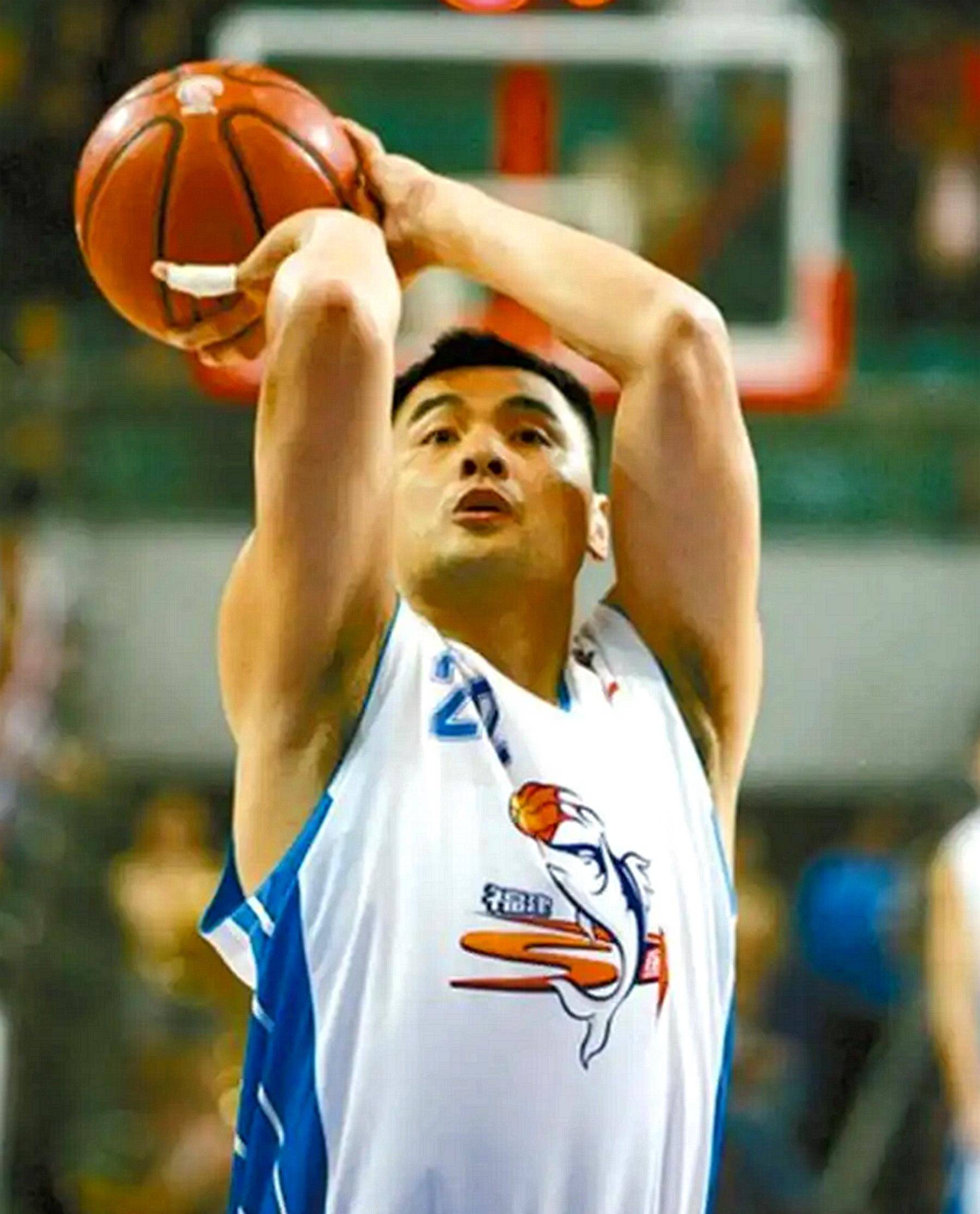 孙悦评中国男篮最强阵容,刘玉东周琦未入选,球迷:能与美国搏斗_胡卫东