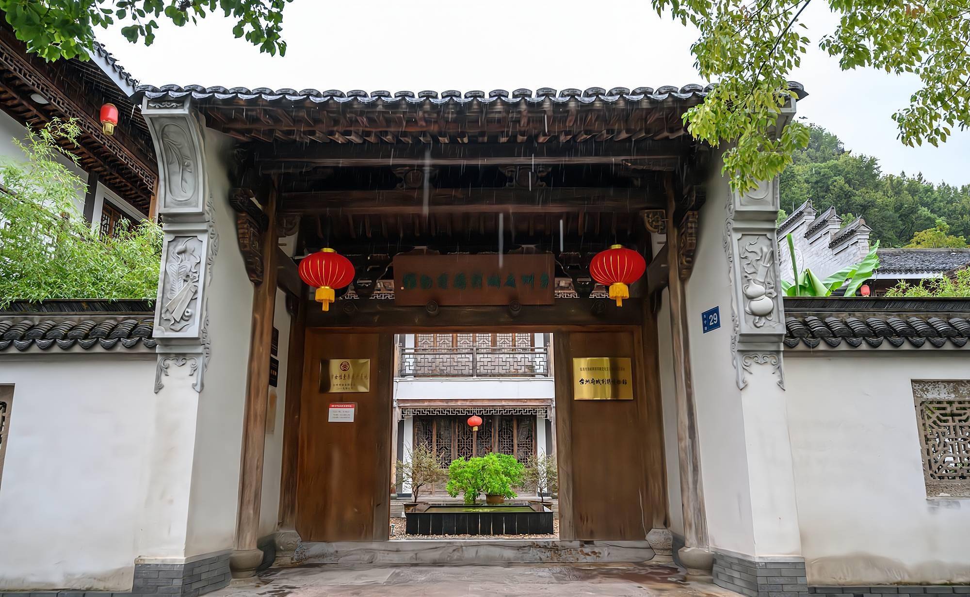 浙江临海有一座刺绣博物馆，藏品多达9000多件，门票免费