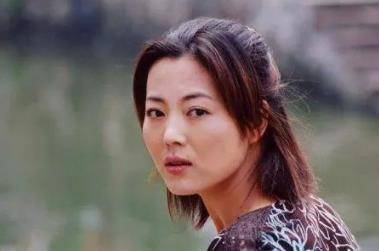 他和呼小静也是多年后上综艺节目才握手言和,这些年都已经过去了,两个