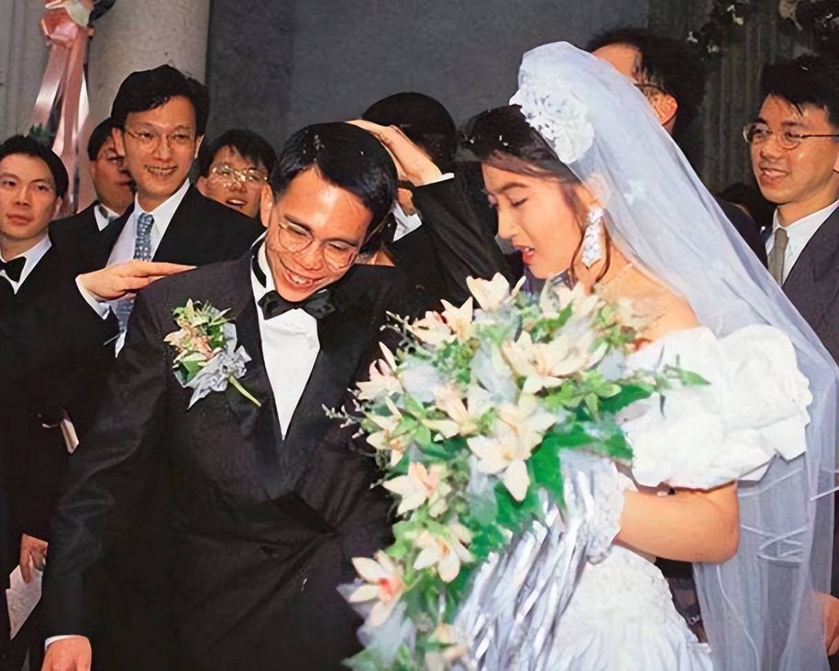 出身普通家庭的王富信,凭啥嫁入李嘉诚家?