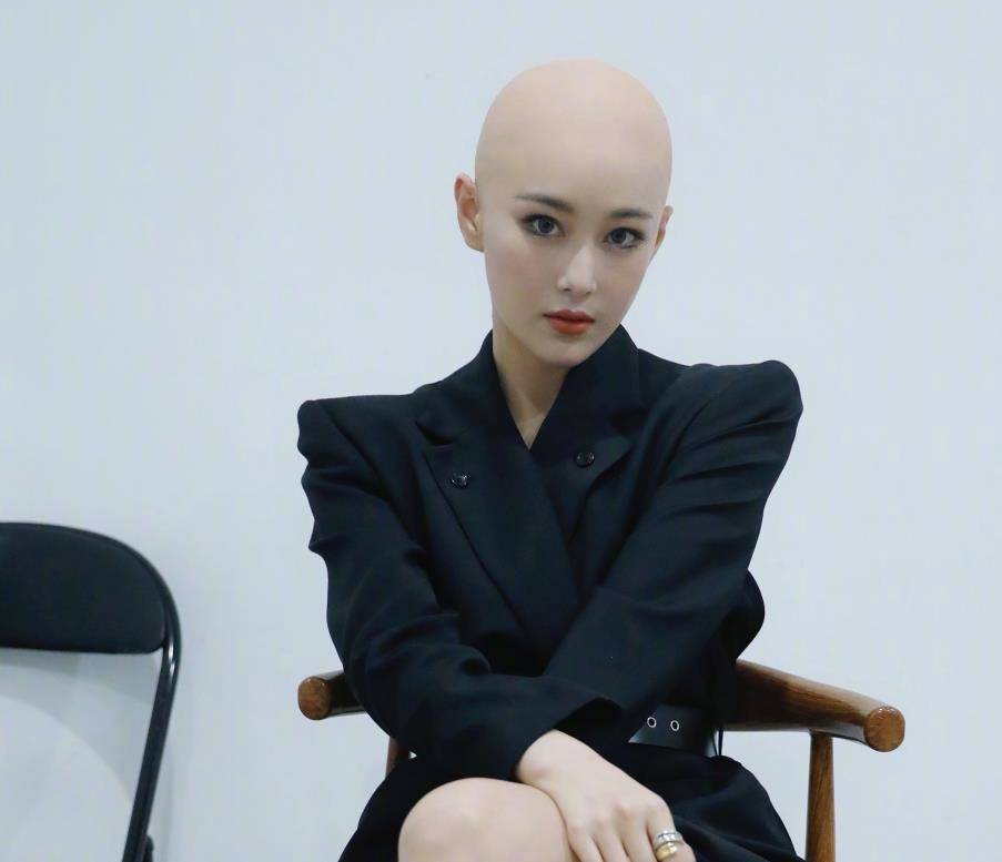 都说光头造型检验颜值,当张馨予换上光头造型,评论都不淡定了_挑战