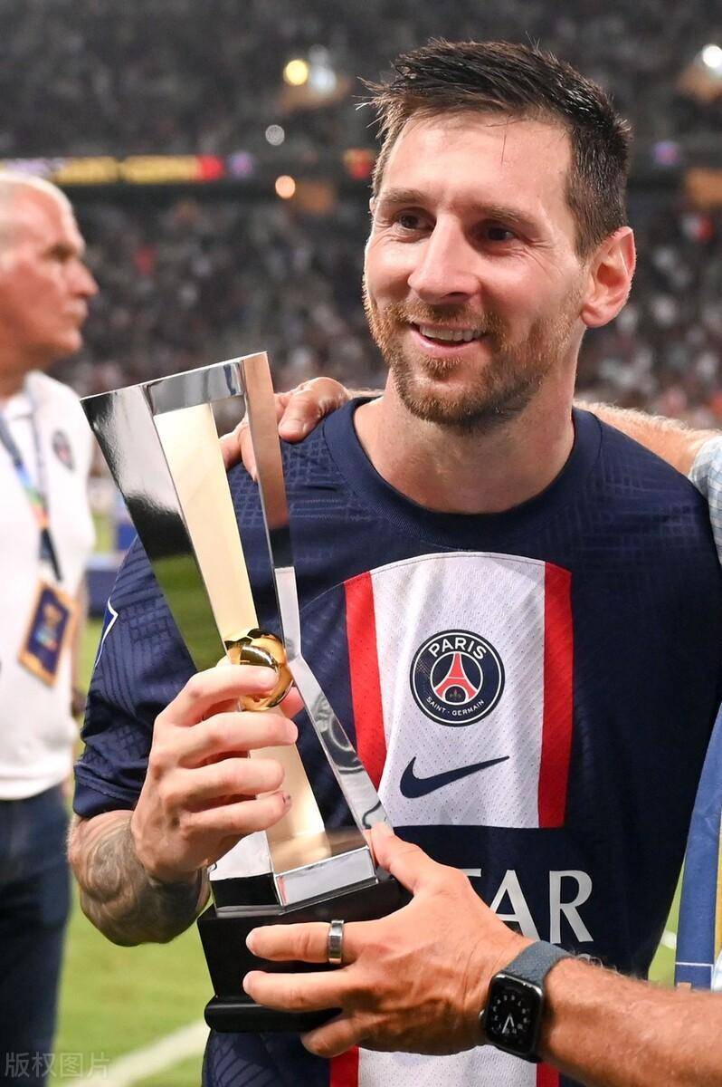 那个男人回来了,梅西夺冠了_曼联_巴萨_球迷