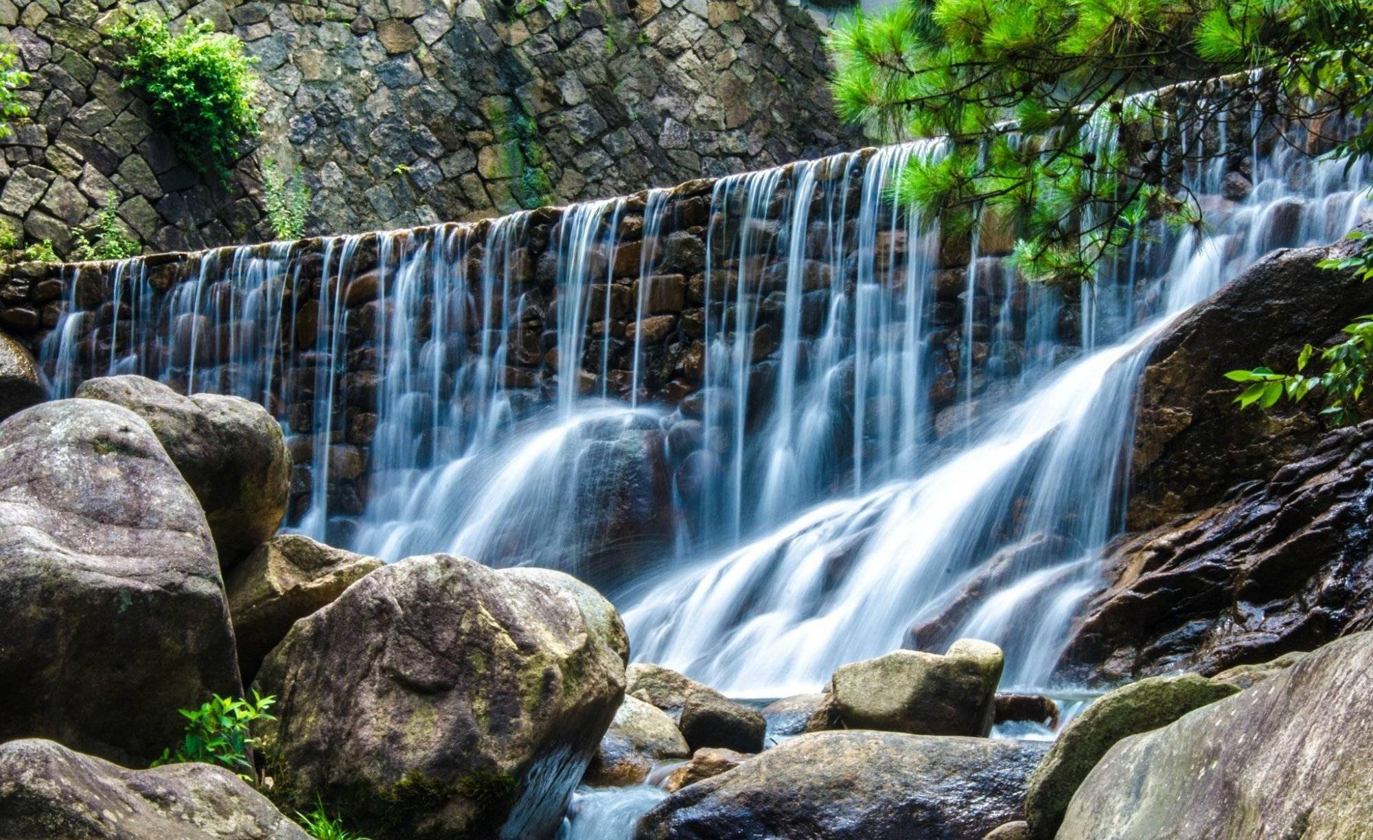 不知道,你到浙江天台山风景区游玩时,有没有去过或听说过"石梁飞瀑"呢