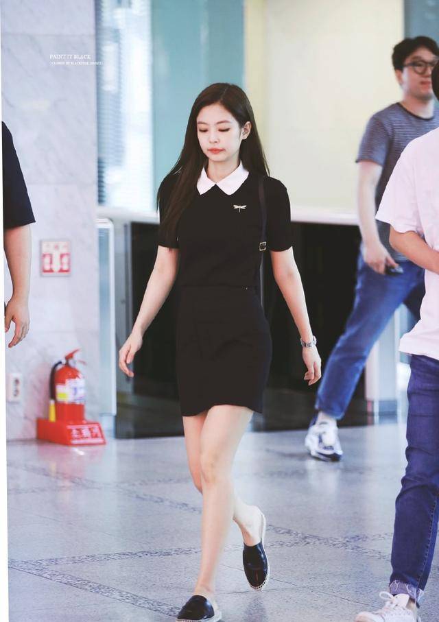 jennie的夏日甜心穿搭,复古时髦又靓丽,不愧是"人间香奈儿"_金智妮