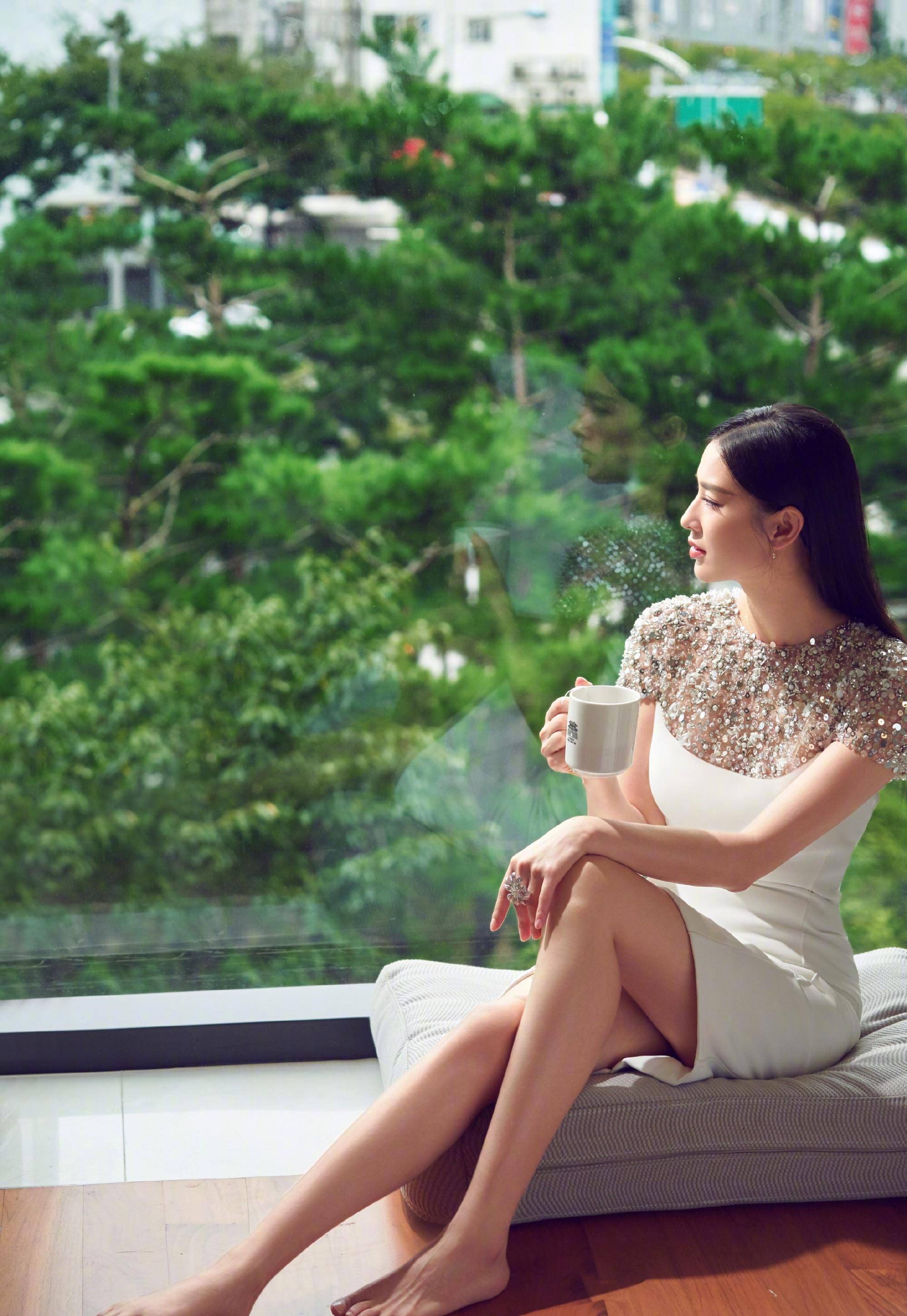 黄圣依好会穿,《浪姐》中百变造型大气又高级,时髦减龄又吸睛_身材