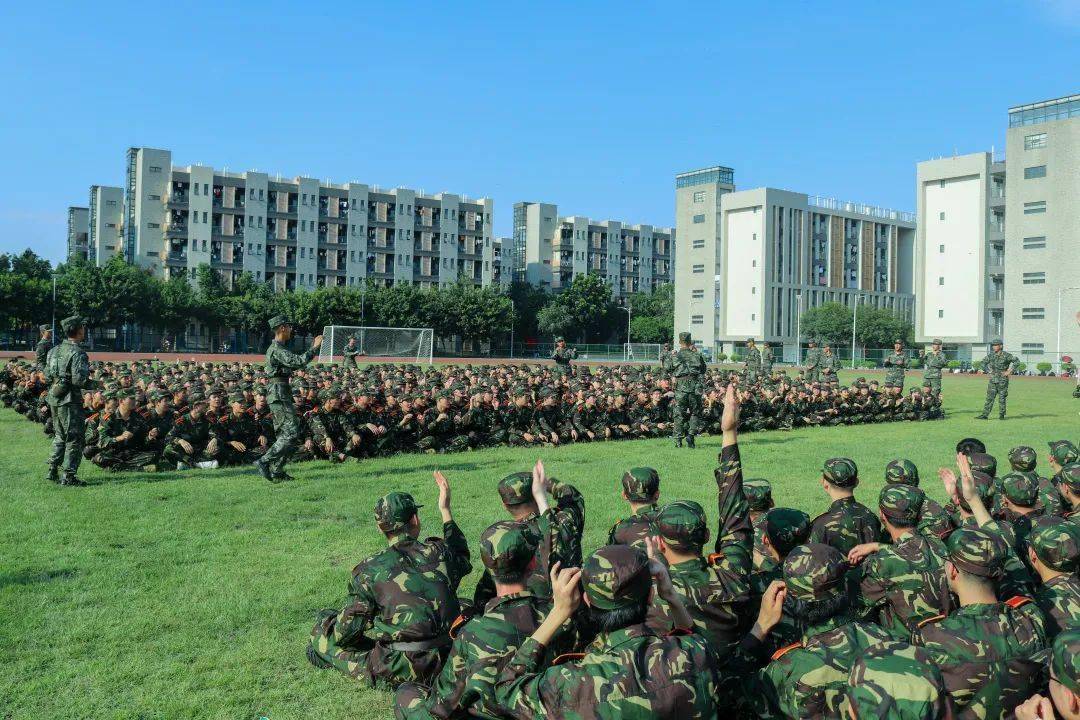 云南中医药大学军训图片