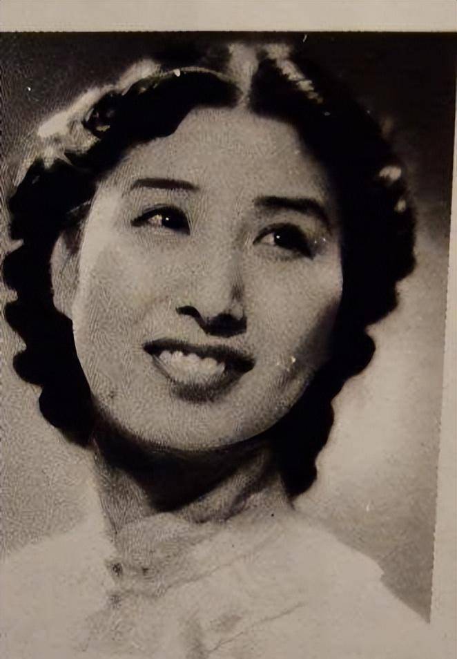 一生经历4次婚姻,50岁仍被追求,她就是民国美女佘爱珍_佘铭_女儿_上海