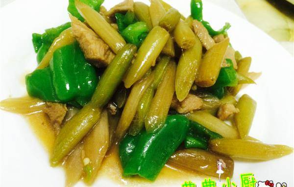 鸡头梗,芡实杆还是藕带,我真的分不清楚,反正好吃就行!