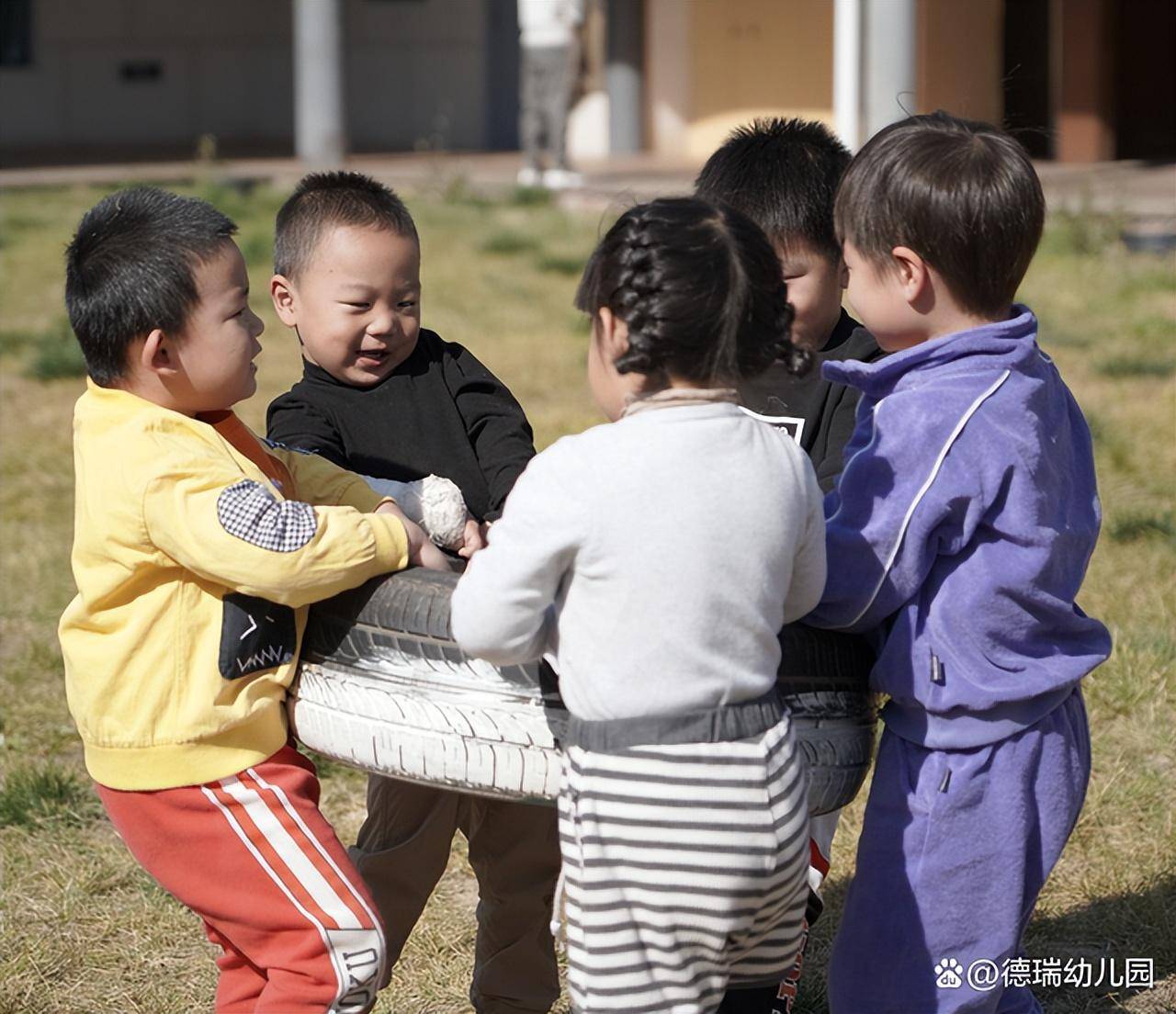 幼儿园小朋友打架图片