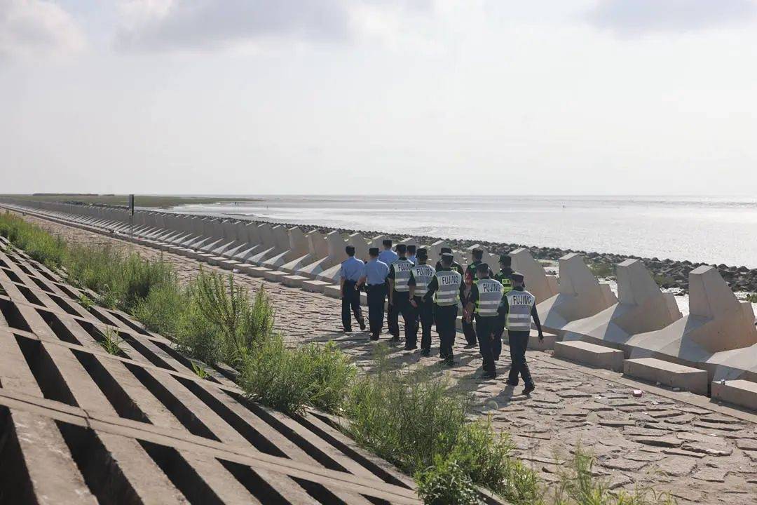 假期迎客流高峰，浦东警方全力护航确保游客安全出行