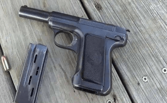 该枪还分为点45口径型,9毫米型,还有当时欧洲最流行的7.65和6.