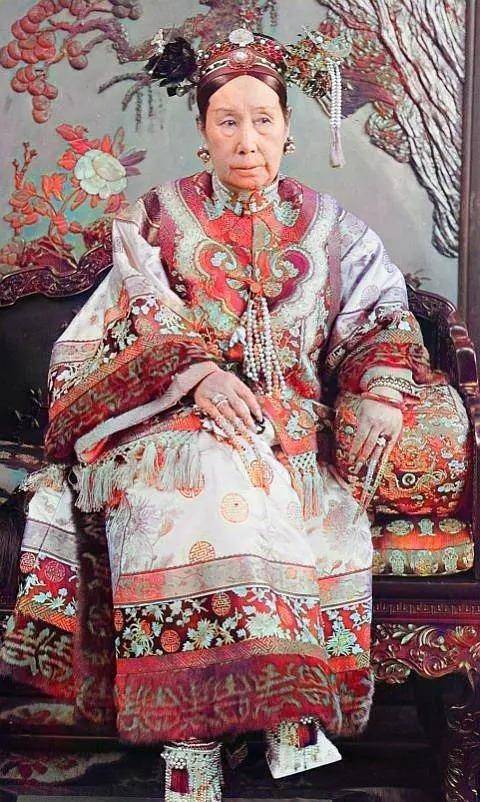 慈禧的压箱底首饰:超大珍珠配帝王绿翡翠,难得一见这次竟全戴上_油画