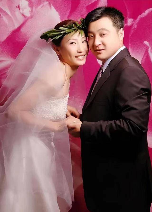 "张宁,怀孕也不耽误征战奥运,富豪老公心疼得不行_羽毛球_球拍_于洋