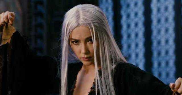 同样是白发魔女,李冰冰显老,范爷像假发,只有她真正成魔_练霓裳_角色