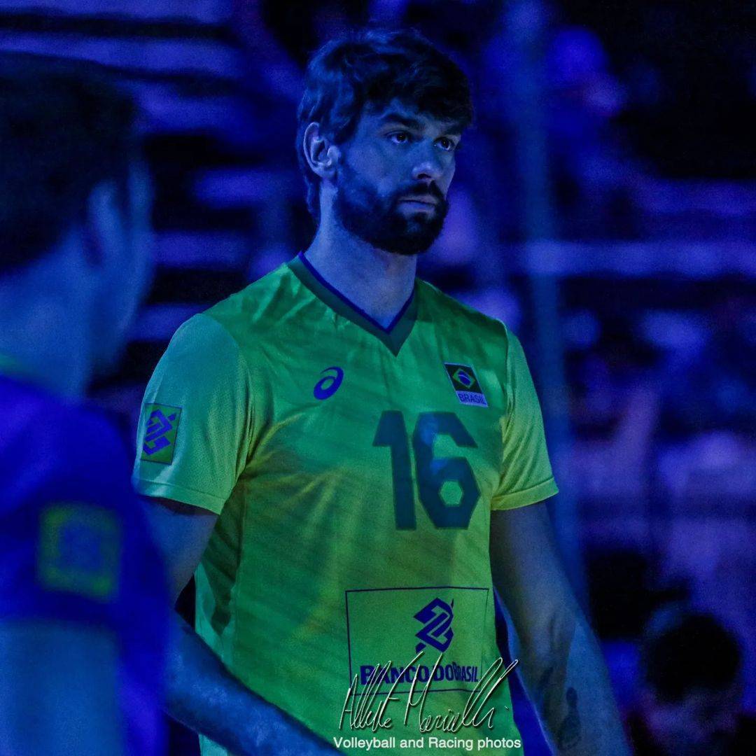 巴西男排名将卢卡斯颁奖典礼再次竖中指,是玩心重还是没素质?