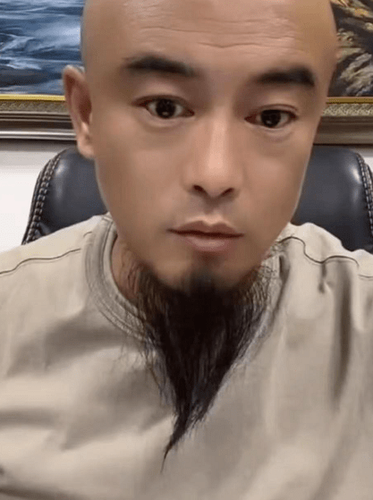 五哥直言辛巴二驴一年赚两三百亿肯定比不了!_开心_么一年_巴比