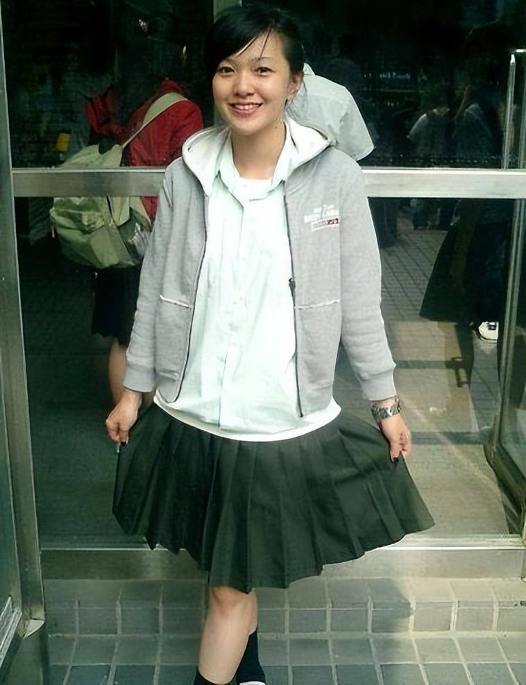 2006年,郭采洁正式与叶乃文签约,但前提是要进行一年半的集训,才可以