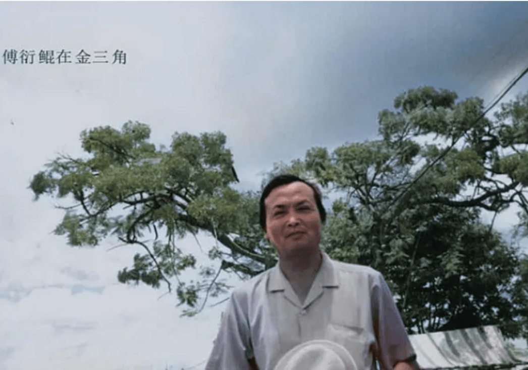 傅衍鲲这位花甲老人原本只是一名语文老师,却在"杀人就像杀头野鹿"的