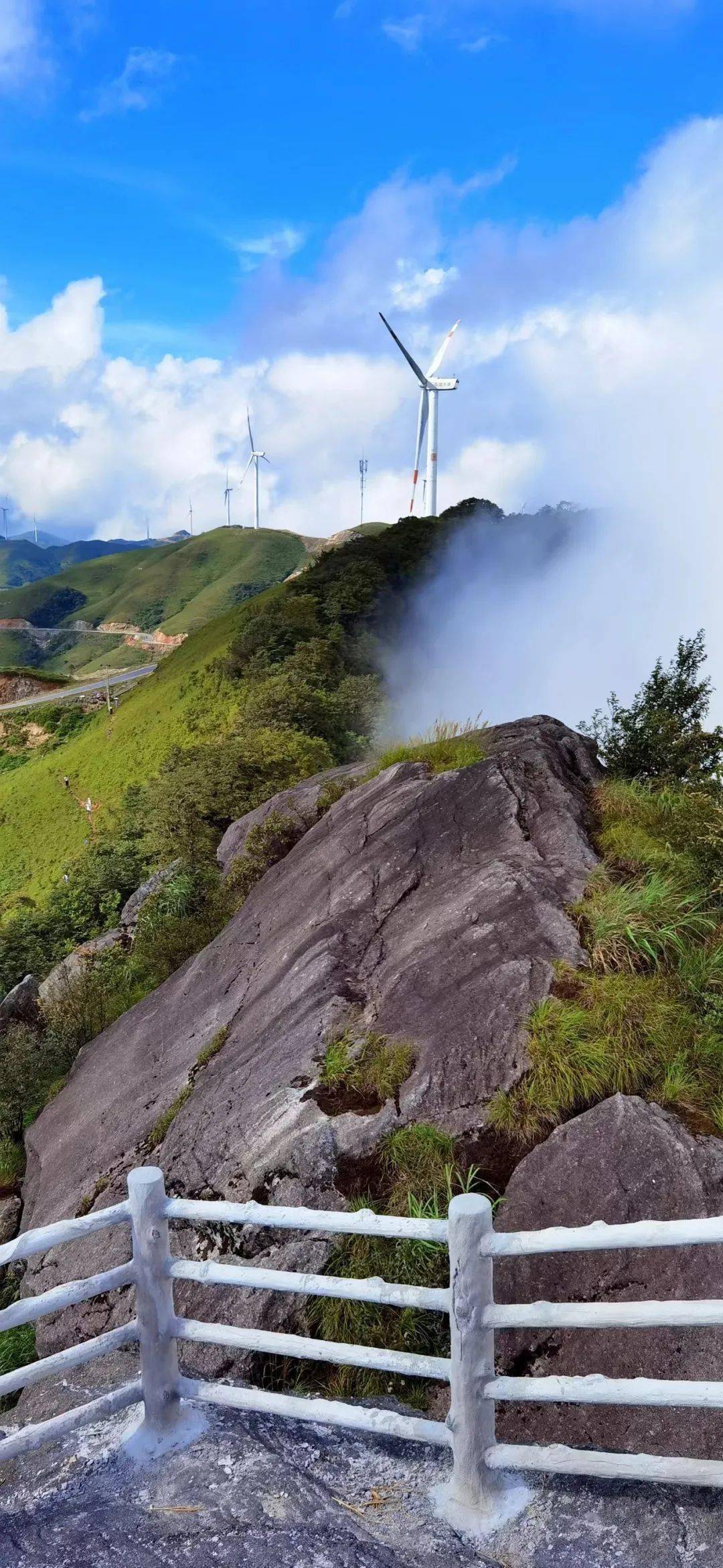 9月17日/24日發團,避暑龍勝雲中草原小南山,入住瀑布山莊高端民宿