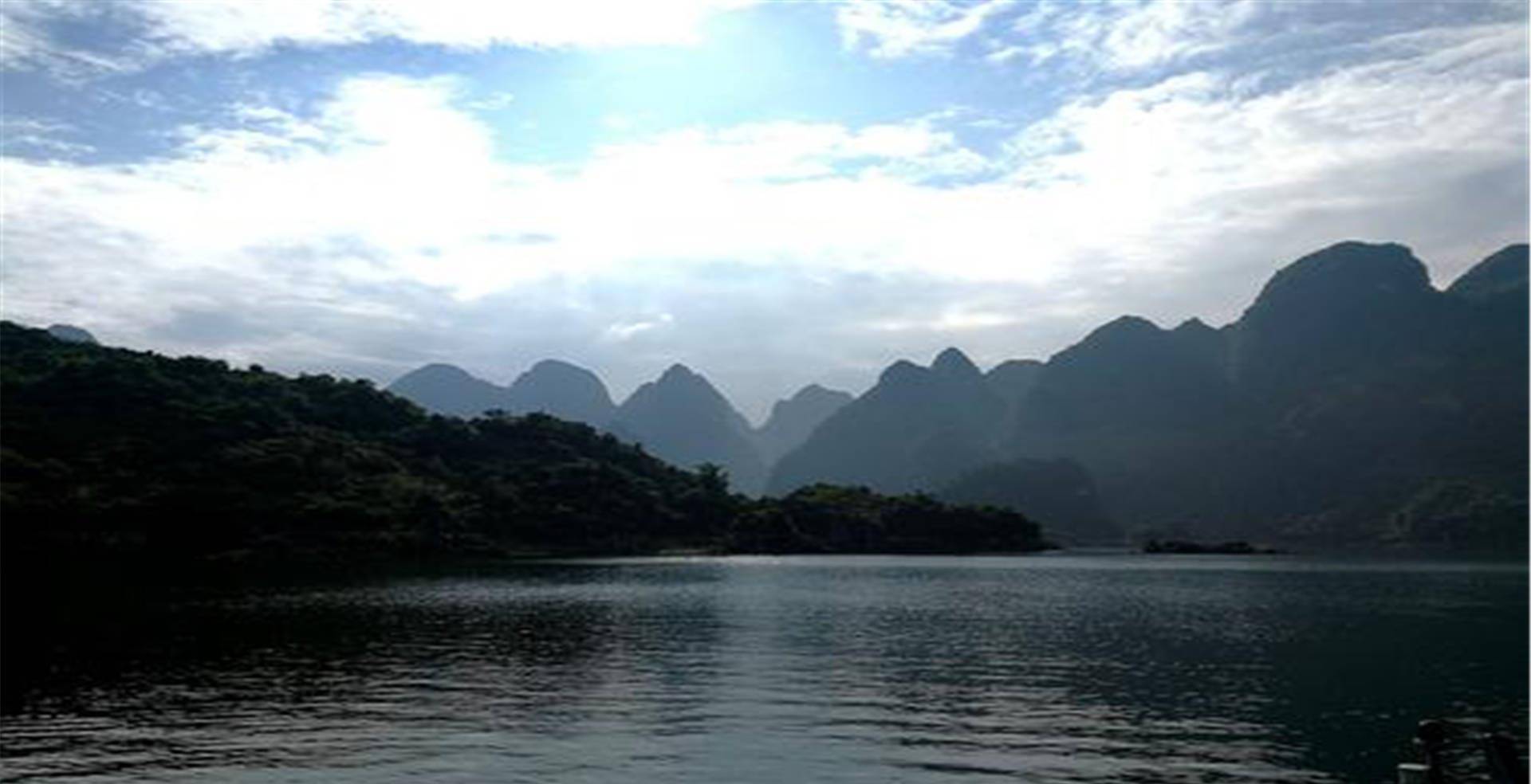 贵州“巨无霸”湖泊，蓄水量相当于76个西湖，山清水秀景色美