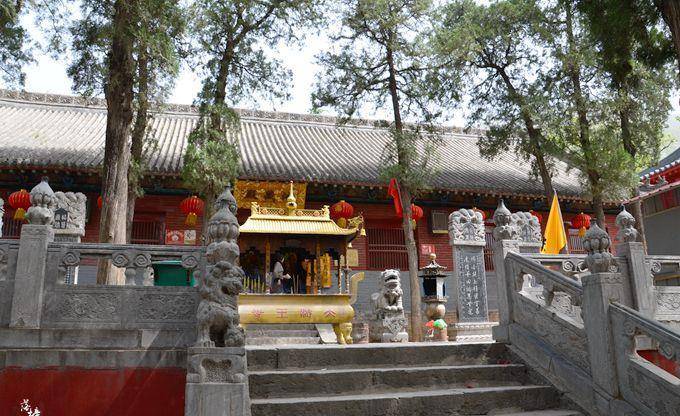河南嵩山有一座千年古寺，比少林寺清幽，历史久远，鲜有游客