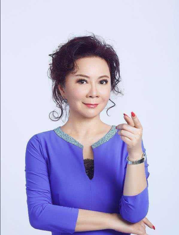 国家一级演员蔡明,春晚的常客,与老公的爱情令人羡慕_小品_生活_观众