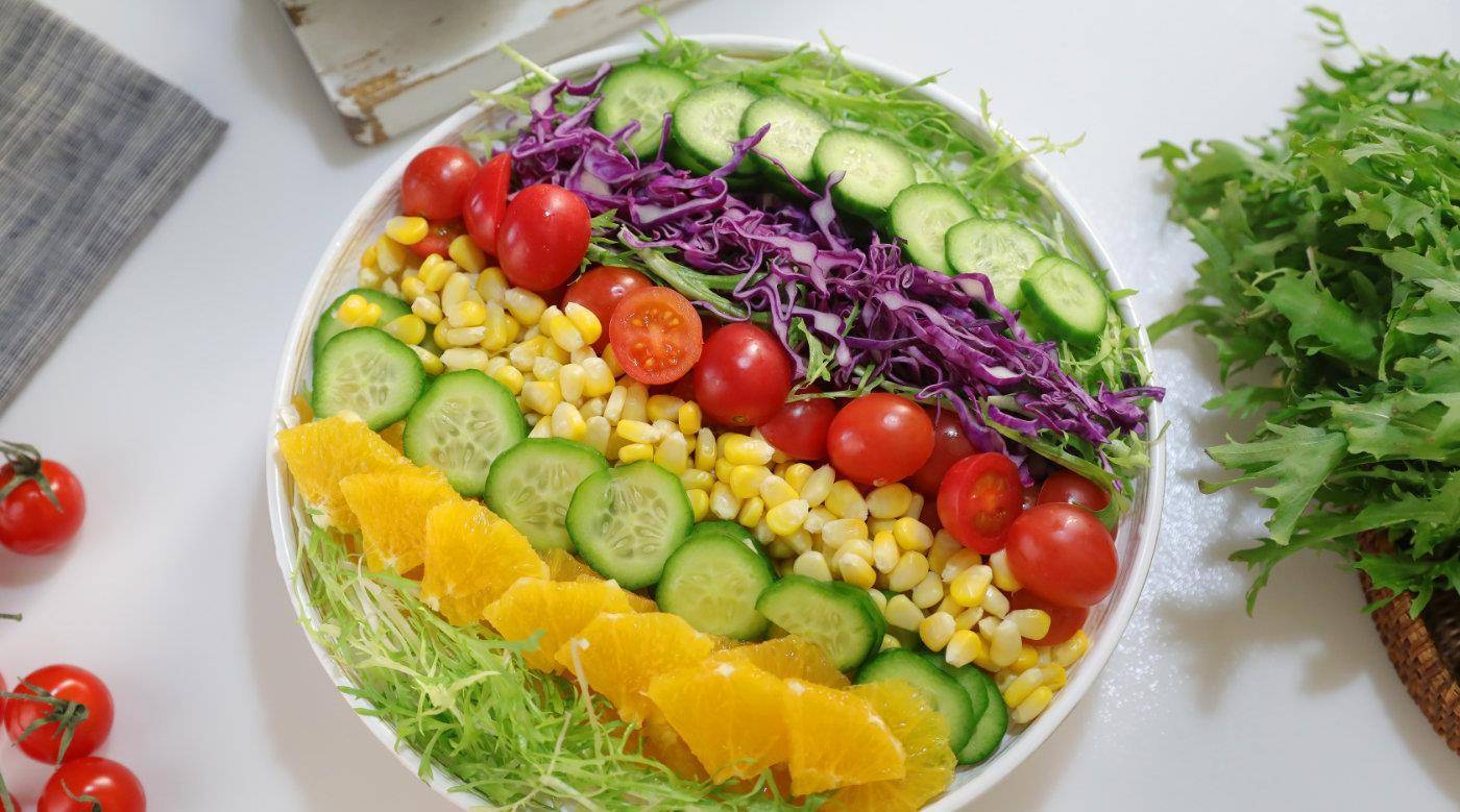 大年初一,除了传统美食,这道五彩蔬菜沙拉吃起来,寓意平安_step_营养