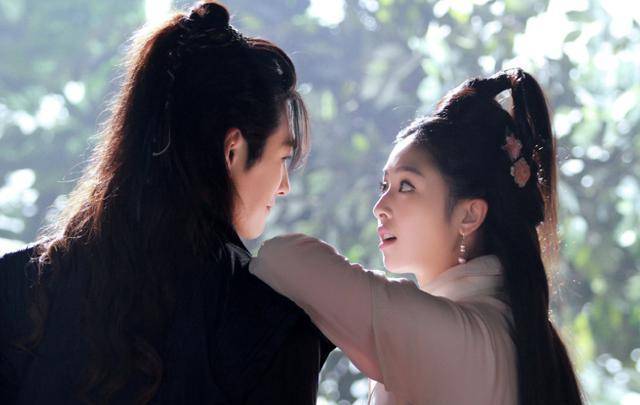 当年在严屹宽身边小配角,后来混得比他牛_张含韵_文章_湖南台