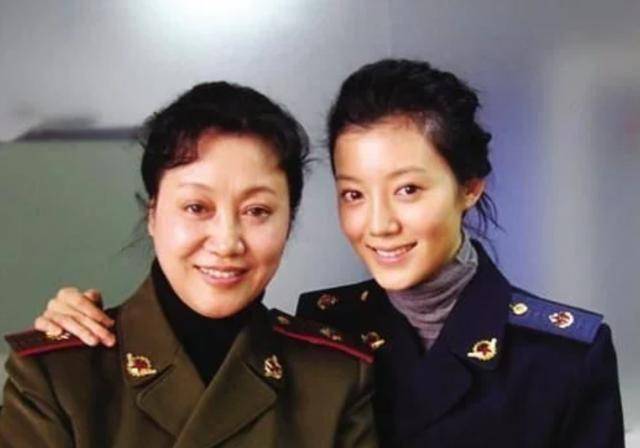 64岁的王丽云和38岁的车晓,两人竟是母女关系,如今