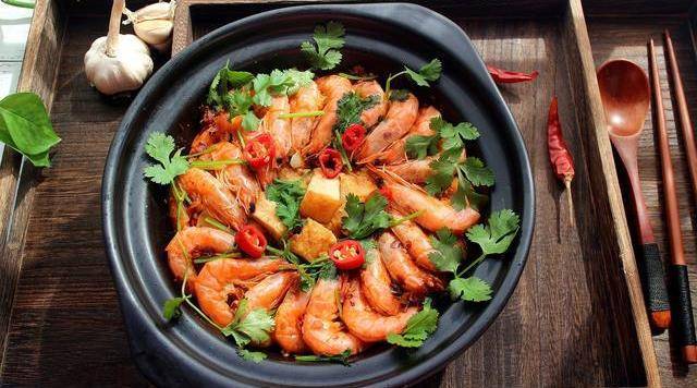 砂锅虾煲这样做,汤汁鲜美,肉质爽滑,简单又好吃,米饭都不够吃_备用