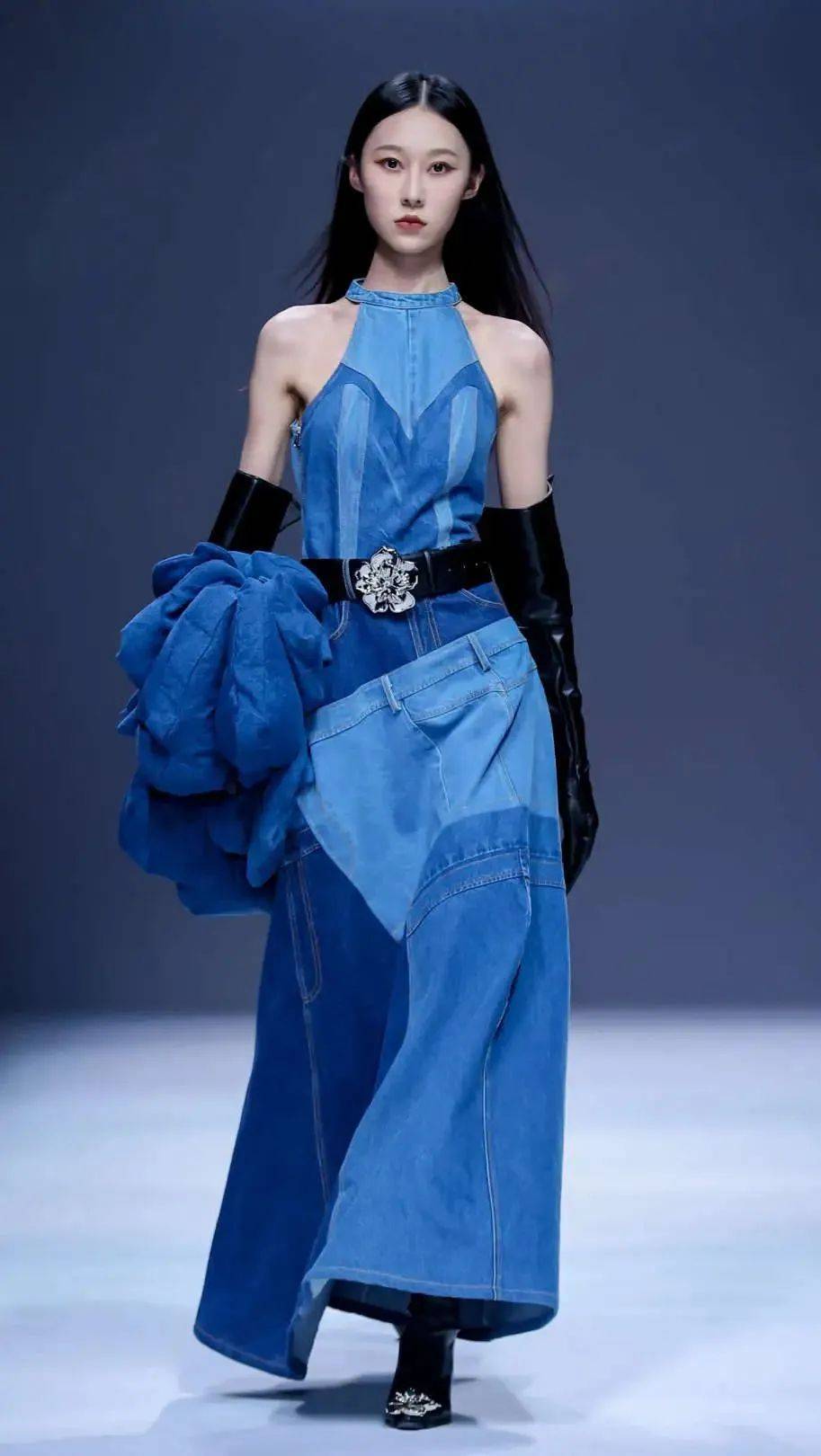 2023春夏中国国际时装周落幕 新面孔秀霸花落谁家?_表演_服装_毕业