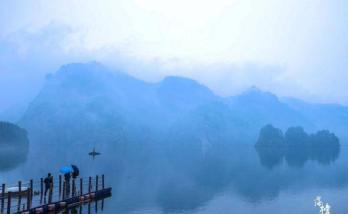 江西上饶有一条“小漓江”，这里烟雾缭绕，碧波万顷，宛如仙境
