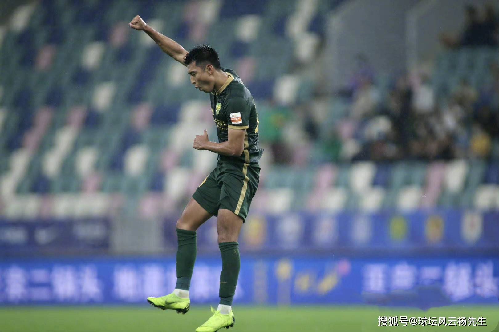 张玉宁梅开二度,中超北京国安3-1河北队,送给对手十连败.