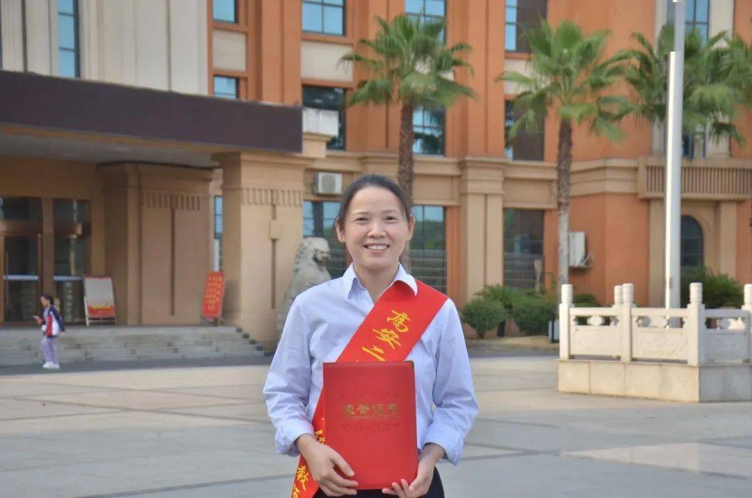 高安二中授予20名教师"品正奖优秀教师,班主任"称号!_教学_从教_教育