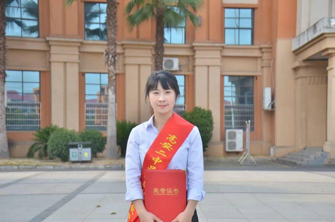 高安二中20位教师被隆重表彰!_教学_从教_教育