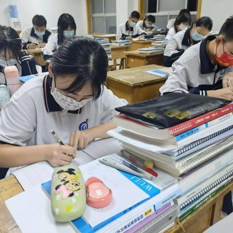 【无奋斗,不青春@高考部学子,你认真学习的样子真美!