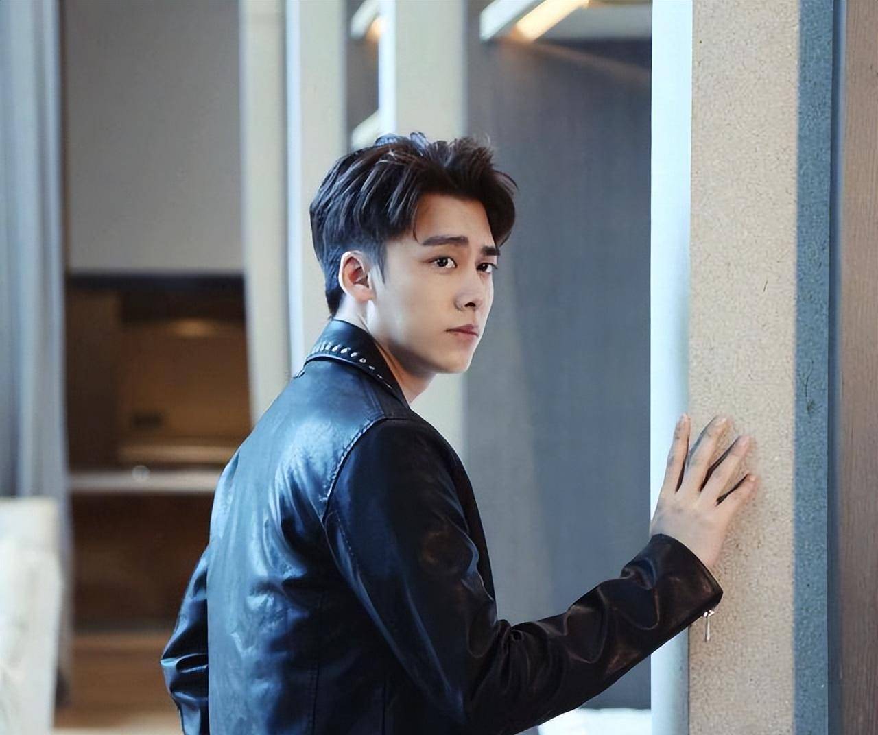 在李易峰离开之前,张汉又来报道了,这次是官媒直接点名!