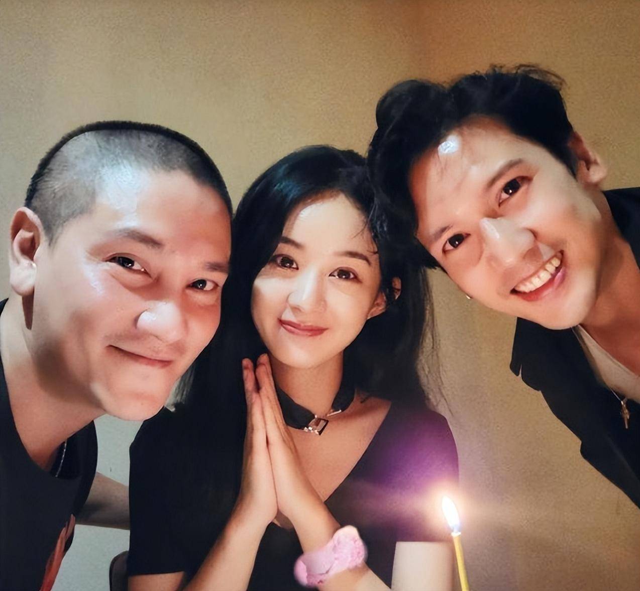 浦西封控第14天,赵丽颖干哥给独居老人送物资,牛排鸡蛋出手阔绰