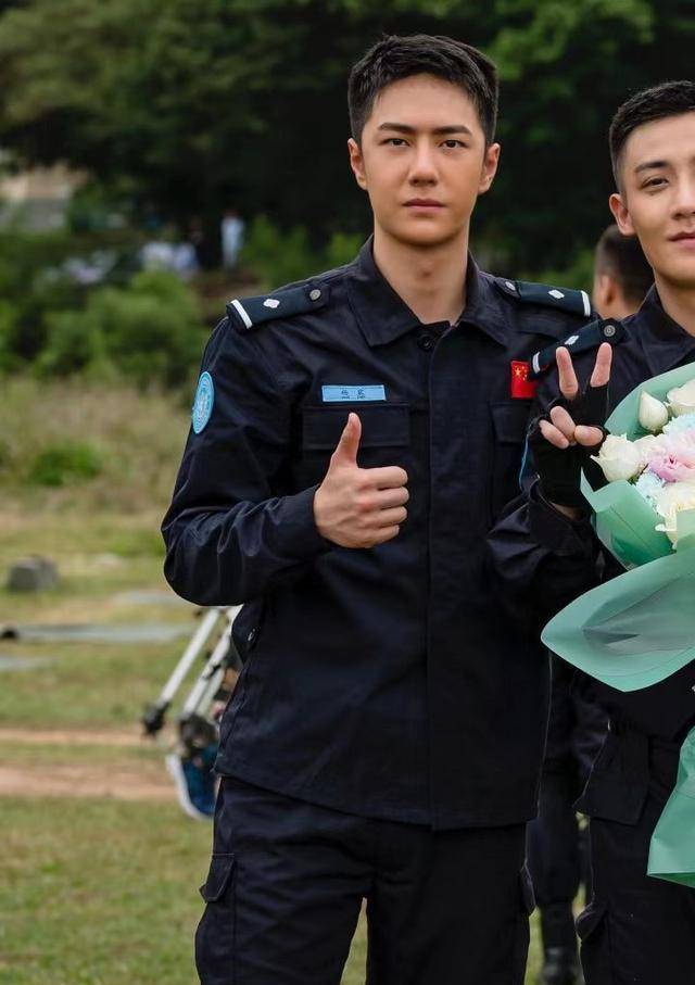 王一博北海杀青后首次露面,状态大变样,杨夏口中那个他回来了_肌肉