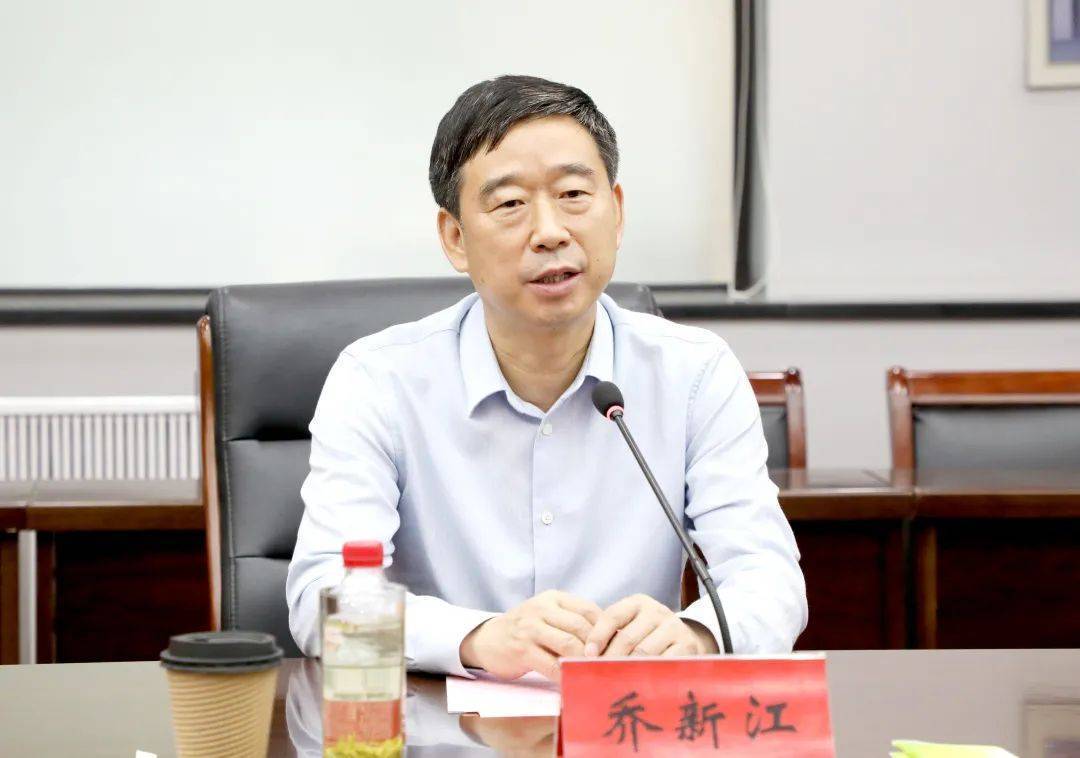 河南省人大常委会副主任乔新江莅临郑州商学院调研指导大学生就业创业